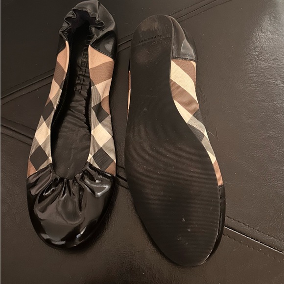 Burberry Flats - Picture 2 of 4
